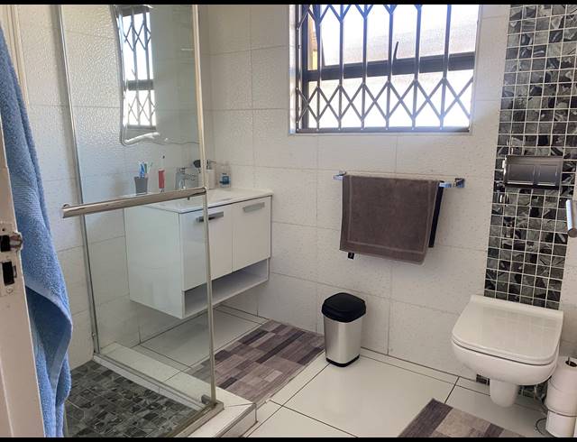 5 BEDROOM HOUSE FOR SALE IN ROBERTSHAM